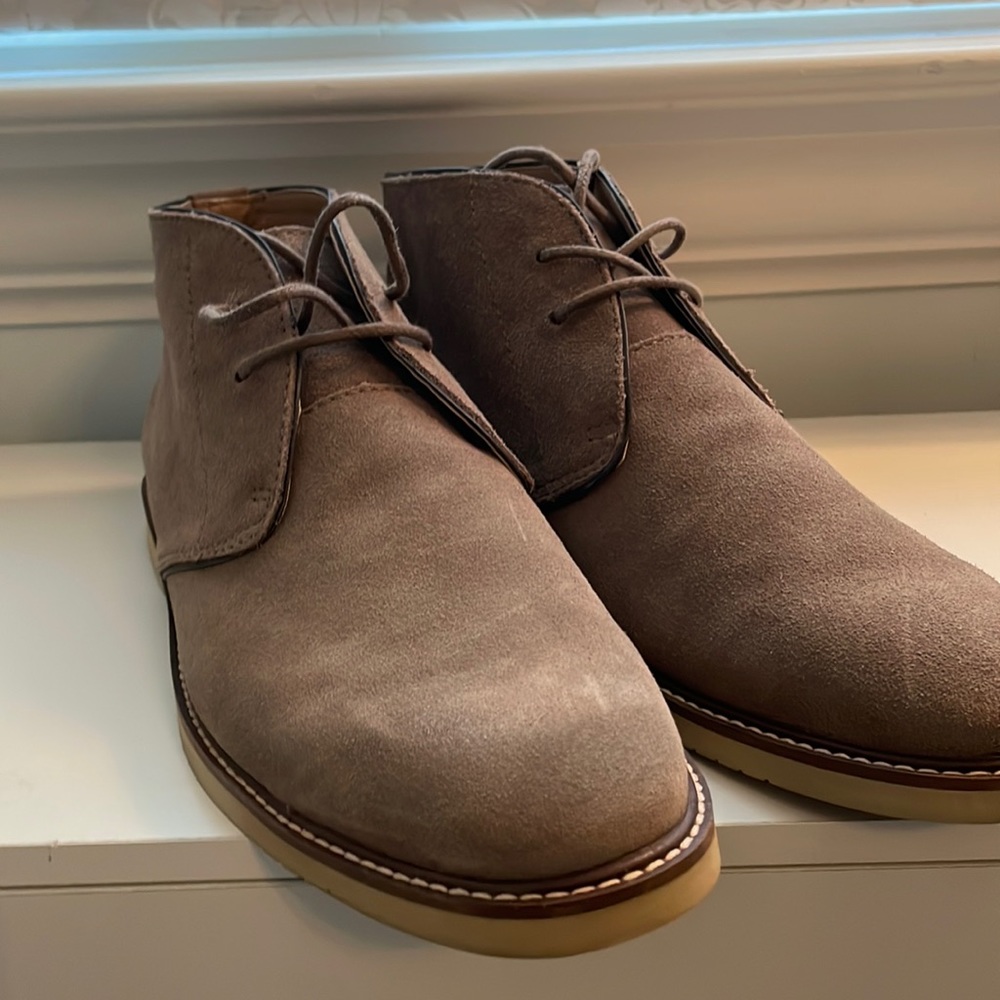 Men’s Chukka Boots. Size 10 1/2. Brown
